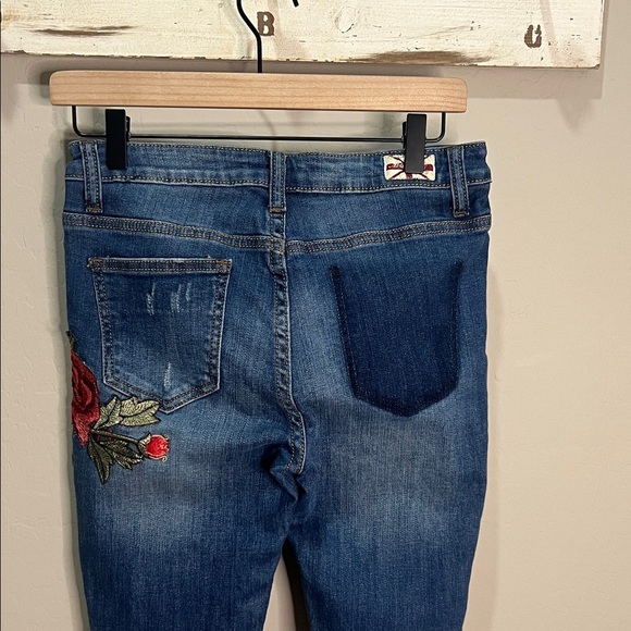 Boutique Jeans Nouvelle Mode Embroidered Boho Ankle Floral Patch Distressed - Picture 5 of 15